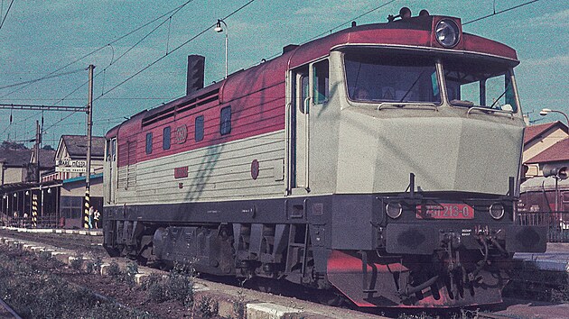 Stanice Star Msto u Uherskho Hradit v lt 1993 a lokomotiva 751.213.