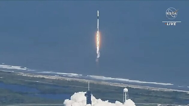 Start rakety Falcon 9 s lod Crew Dragon pi misi Crew-5
