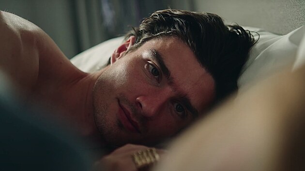 Patrik �vantner ve videoklipu k p�sni�ce Jenom Tvoje zp�va�ky TENNY