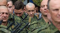 Sevastopol. Odjezd povolaných rezervist bhem ástené mobilizace v Rusku (27....