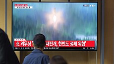 Lidé v Soulu sledují v televizi zpravodajství o odpálení dalších balistických... | na serveru Lidovky.cz | aktuální zprávy