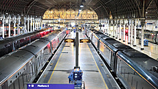 Prázdné nástupit na stanici London Bridge bhem prvního ze tí dn íjnové stávky na eleznici. (1. íjna 2022)