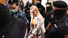 Ruská novináka Marina Ovsjannikovová u soudu v Moskv (11. srpna 2022)