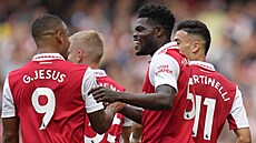 Thomas Partey (uprosted) slaví branku proti Tottenhamu se svými spoluhrái.