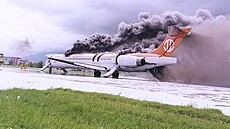 Zábr na dohoívající MD-90 s registrací B-17912