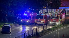 Auto v Bratislav narazilo do zastávky MHD, zemelo pt lidí. (2. íjna 2022)
