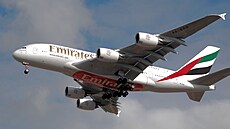Většina dražených předmětů pochází z tohoto letounu Emirates, aerolinky ho...