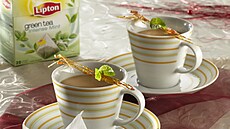 M�tov� ml�ko s karamelem a kardamomem