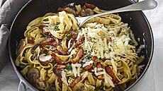 Fettuccine s houbami z jednoho hrnce