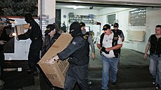 Zabaveno. Policie z nkterých domovních i firemních prohlídek odnáí nejen...