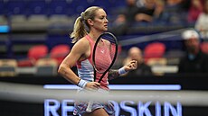 Tereza Martincová bhem osmifinále turnaje WTA v Ostrav proti Estonce Anett...