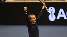 Barbora Krejčíková slaví vítězství v semifinále turnaje v Ostravě.