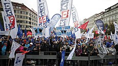 Demonstrace odbor proti chudob na Václavském námstí. (8. íjna 2022)