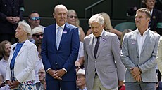 Jan Kode� (druhý zprava) ve spole�nosti (zleva)  Ann Jonesové, Stana Smithe a...