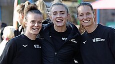 P�ed p�ti roky Kate�ina Valková, Klára Faltínová a Petra Kojdová (zleva)...