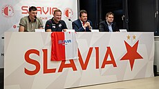 Basketbalová Slavia má velké plány. Zleva Pavel Pumprla, Pavel Bene, Jií Vrba...