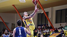 Ladislav Pecka z Ústí stoupá ke kolínskému ko�i kolem Adama �í�e.