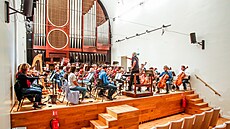 Zrekonstruovaný sál nabízí větší pohodlí i členům orchestru.