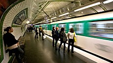Papírové jízdenky na paíské metro nahradí ipové karty a aplikace v mobilech. (14. íjna 2021)