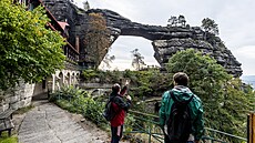 Na Pravčickou bránu se vrátili turisté. (1. října 2022)