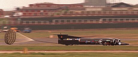 Andy Green pi pokusu o rychlostní rekord s vozem Thrust SuperSonic