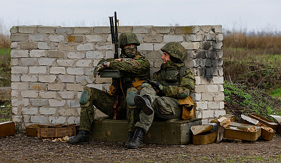 Mobilizovaní rutí rezervisté na stelnici v Doncké oblasti (10. íjna 2022)