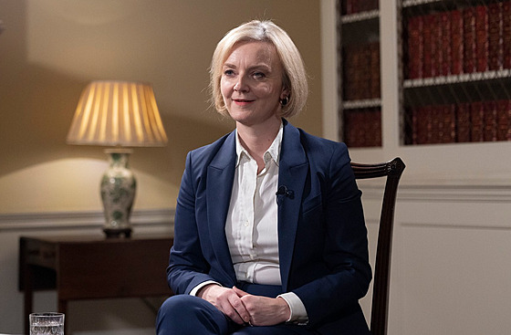 Britská premiérka Liz Trussová p�i rozhovoru s BBC (17. �íjna 2022)