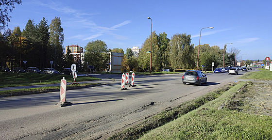 Jihlavskou ulici, silnici II/353, která nyní prochází opravou, plánuje město...