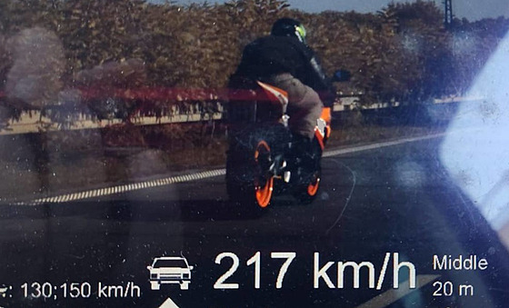Radarový záznam idie na motocyklu, který na D48 jel rychlostí 217 km/h. Prý...
