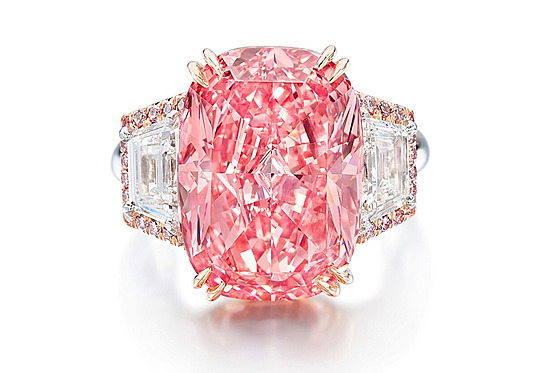 Rový diamant Williamson Pink Star se vydrail za 57,7 milionu dolar