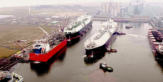 Lo dlouhá 290 a iroká 44 metr pivezla náklad 170 000 metr krychlových LNG...