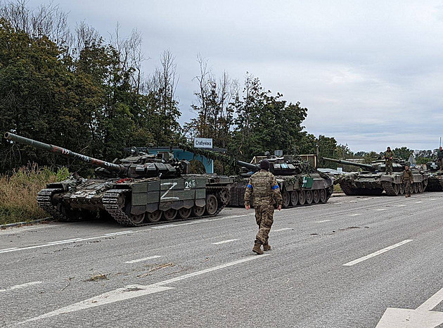 Ukrajinec napálil Rusy. Z továrny mu radili, jak opravit ukořistěný tank