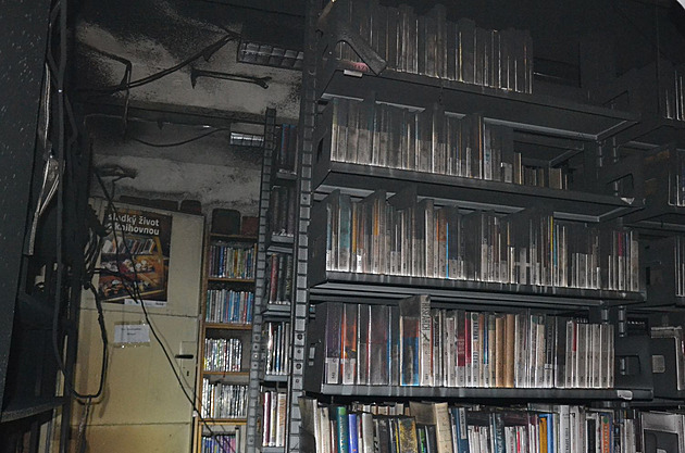 V suterénu budovy chebské knihovny vypukl poár. Jeho následky, vudypítomné...