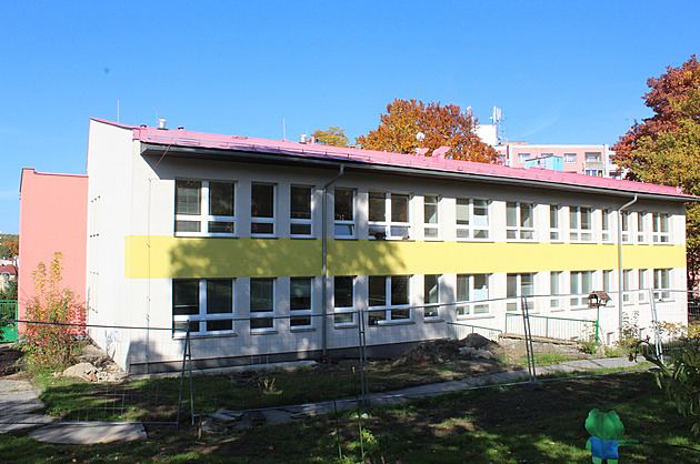 V opravené školce zahřejí děti tepelná čerpadla a energii vyrobí slunce