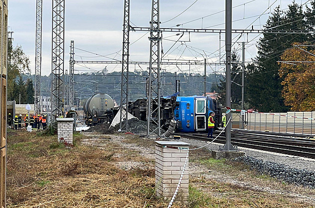 Vykolejení vlaku u Poříčan zavinil strojvedoucí, řekla inspekce. Měl 15letou praxi