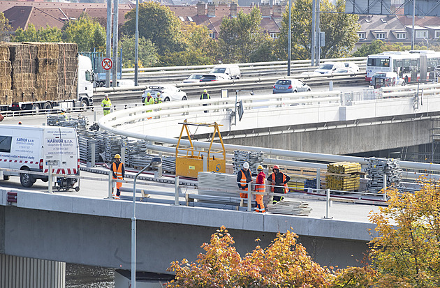 Druhá etapa oprav Barrandovského mostu zabere tři měsíce, značně omezí dopravu