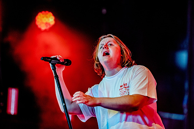 Zpěvák Lewis Capaldi vydá nové album a uvažuje, že s hudbou skončí