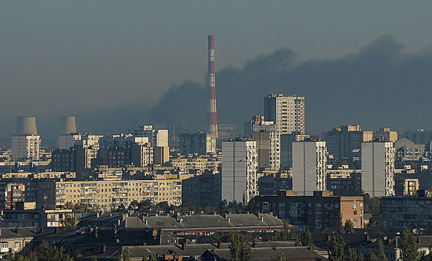 Dým nad Kyjevem, Žytomyr bez vody. Rusové za týden zničili třetinu elektráren