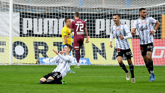 Teplice - Č. Budějovice 0:2, další úspěch z venku zařídili Hellebrand a Čmelík