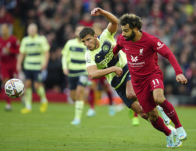 City padlo v Liverpoolu a na Arsenal ztrácí čtyři body. Chelsea vyhrála