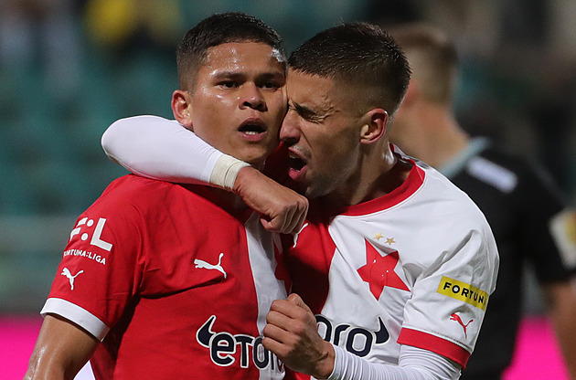 Plzeň v poháru propadla. Slavia zvítězila na Dukle, Sparta dala šest gólů