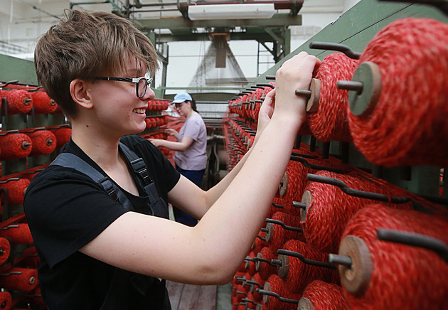Je poslední svého druhu. Škola zachraňuje textilní podniky v celé republice