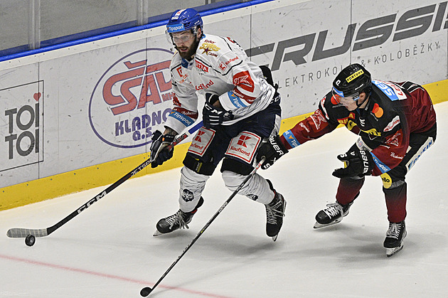 ONLINE: Kladno hraje se Spartou, Litvínov v Boleslavi. Pardubice přebírají pohár