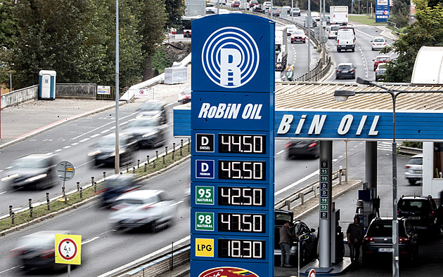 Nízké zásoby nafty mohou prohloubit inflaci. Odrazí se v ceně vytápění i zboží