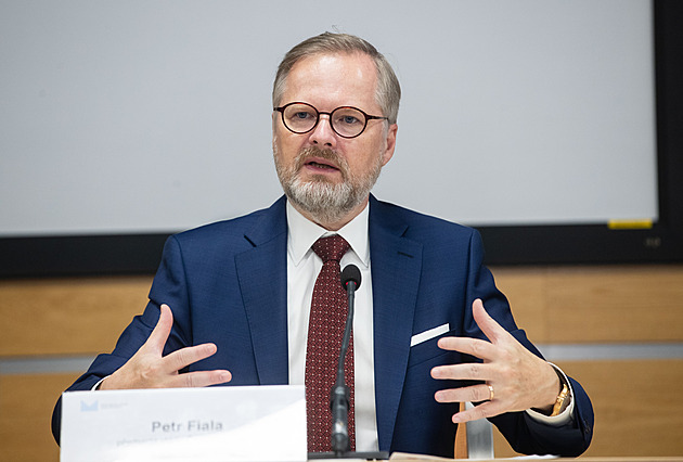 Potřebuji čas na nominaci Hladíka ministrem, řekl Fiala po setkání se Zemanem