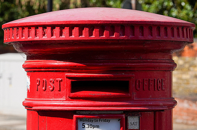 Křetínský může zvýšit podíl v Royal Mail, Británie mu už bránit nebude