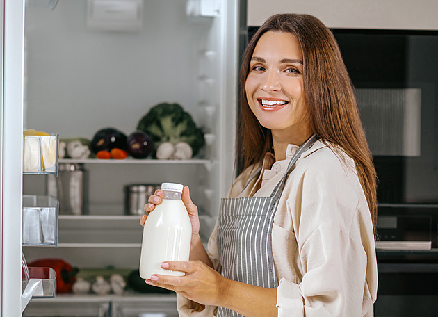Kanadský realitní agent se napil u svých klientů mléka, musí zaplatit statisíce