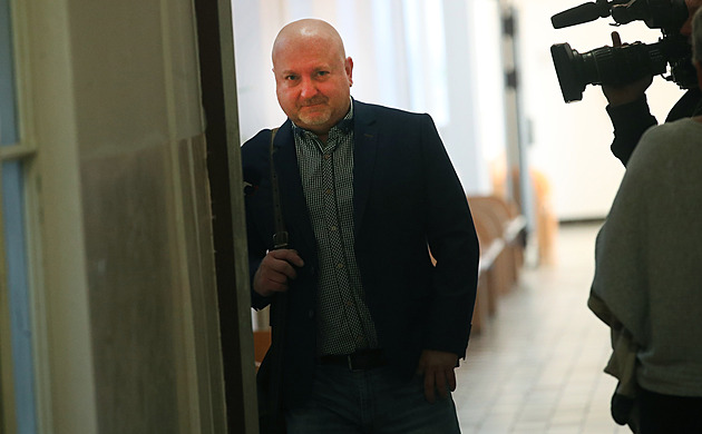 Soudy stále řeší nezdaněný líh, Březinův „bílý kůň“ dostal 4,5 roku vězení