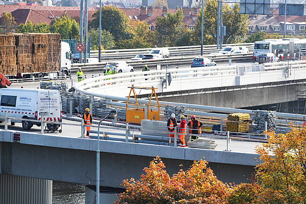 Druhá etapa oprav Barrandovského mostu zabere tři měsíce, značně omezí dopravu