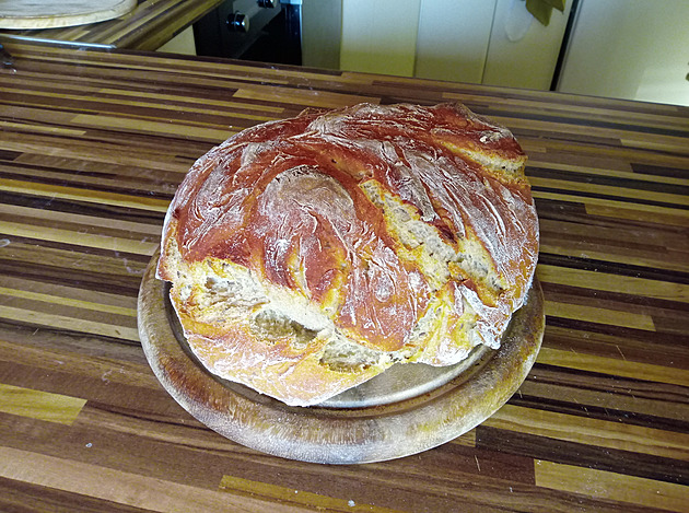 Češi pečou ve velkém chleba i doma.